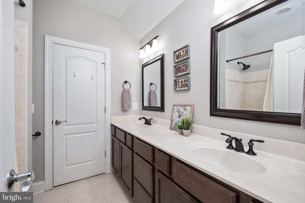 909 HANCOCK DR, RUCKERSVILLE, Virginia 22968, 4 Bedrooms Bedrooms, ,4 BathroomsBathrooms,Residential,909 HANCOCK DR,VAGR2000824 MLS # VAGR2000824 909 HANCOCK DR, RUCKERSVILLE, Virginia 22968, 4 Bedrooms Bedrooms, ,4 BathroomsBathrooms,Residential,909 HANCOCK DR,VAGR2000824 MLS # VAGR2000824