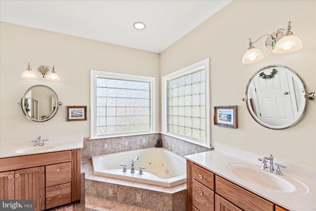 8032 MEADOWLAND DR, LOCUST GROVE, Virginia 22508, 4 Bedrooms Bedrooms, ,4 BathroomsBathrooms,Residential,8032 MEADOWLAND DR,VAOR2013448 MLS # VAOR2013448