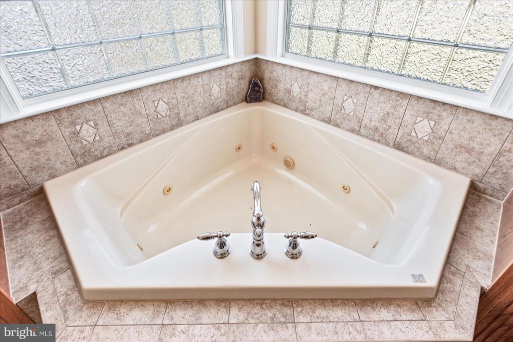 8032 MEADOWLAND DR, LOCUST GROVE, Virginia 22508, 4 Bedrooms Bedrooms, ,4 BathroomsBathrooms,Residential,8032 MEADOWLAND DR,VAOR2013448 MLS # VAOR2013448