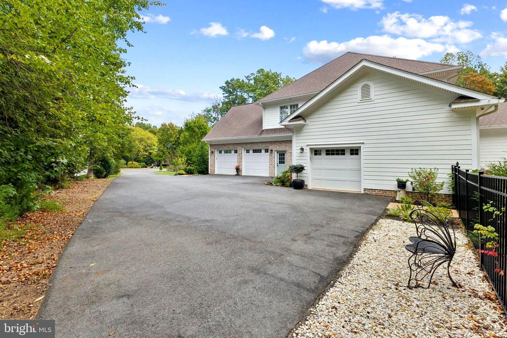 11201 KNOLLS END, SPOTSYLVANIA, Virginia 22551, 5 Bedrooms Bedrooms, ,4 BathroomsBathrooms,Residential,11201 KNOLLS END,VASP2040132 MLS # VASP2040132