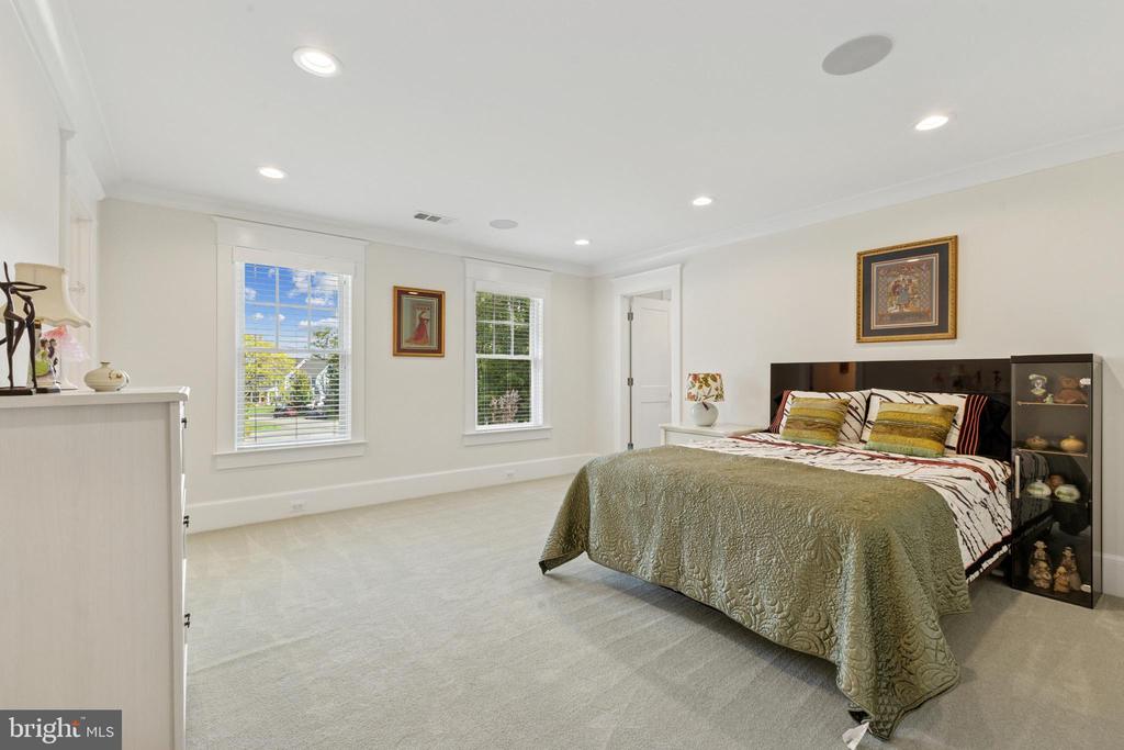 11201 KNOLLS END, SPOTSYLVANIA, Virginia 22551, 5 Bedrooms Bedrooms, ,4 BathroomsBathrooms,Residential,11201 KNOLLS END,VASP2040132 MLS # VASP2040132