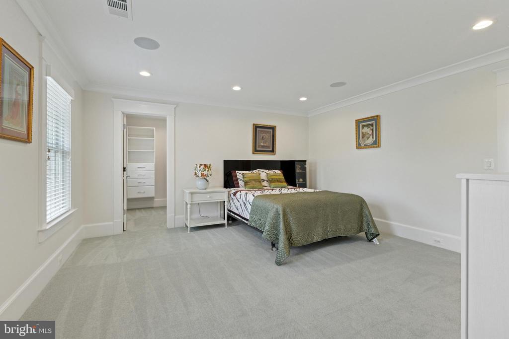 11201 KNOLLS END, SPOTSYLVANIA, Virginia 22551, 5 Bedrooms Bedrooms, ,4 BathroomsBathrooms,Residential,11201 KNOLLS END,VASP2040132 MLS # VASP2040132