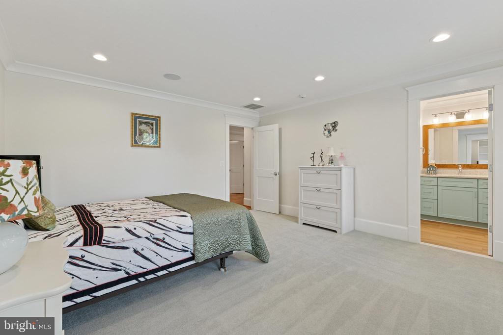 11201 KNOLLS END, SPOTSYLVANIA, Virginia 22551, 5 Bedrooms Bedrooms, ,4 BathroomsBathrooms,Residential,11201 KNOLLS END,VASP2040132 MLS # VASP2040132