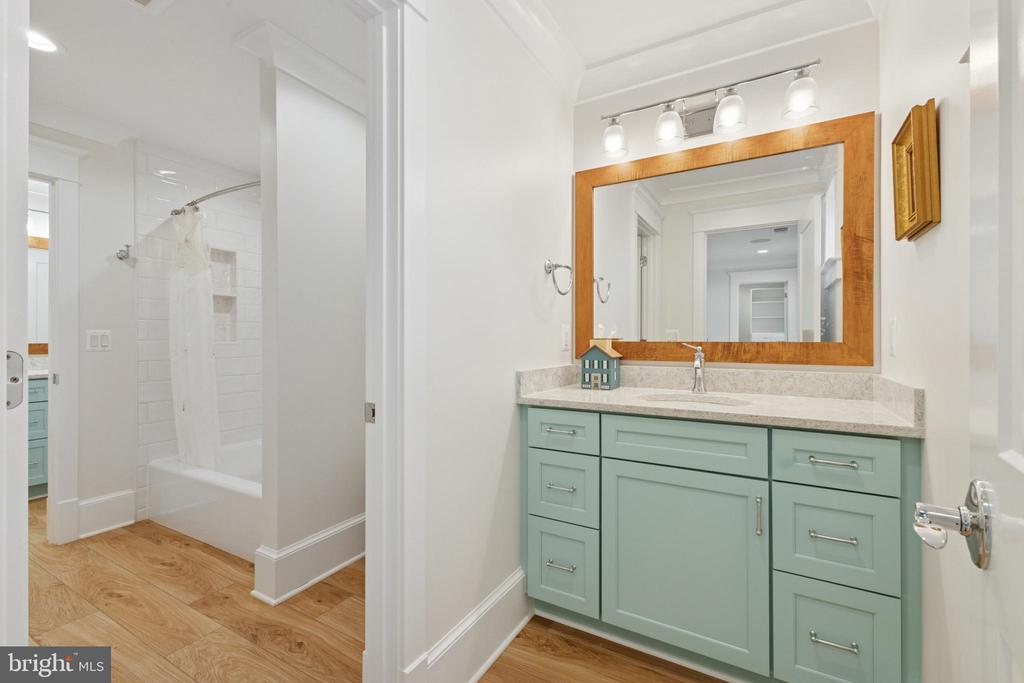 11201 KNOLLS END, SPOTSYLVANIA, Virginia 22551, 5 Bedrooms Bedrooms, ,4 BathroomsBathrooms,Residential,11201 KNOLLS END,VASP2040132 MLS # VASP2040132