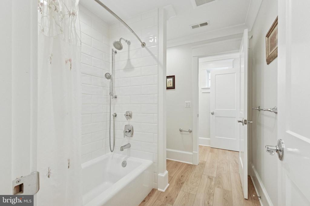 11201 KNOLLS END, SPOTSYLVANIA, Virginia 22551, 5 Bedrooms Bedrooms, ,4 BathroomsBathrooms,Residential,11201 KNOLLS END,VASP2040132 MLS # VASP2040132