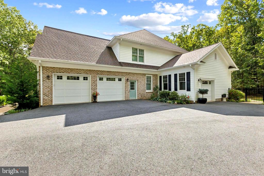 11201 KNOLLS END, SPOTSYLVANIA, Virginia 22551, 5 Bedrooms Bedrooms, ,4 BathroomsBathrooms,Residential,11201 KNOLLS END,VASP2040132 MLS # VASP2040132