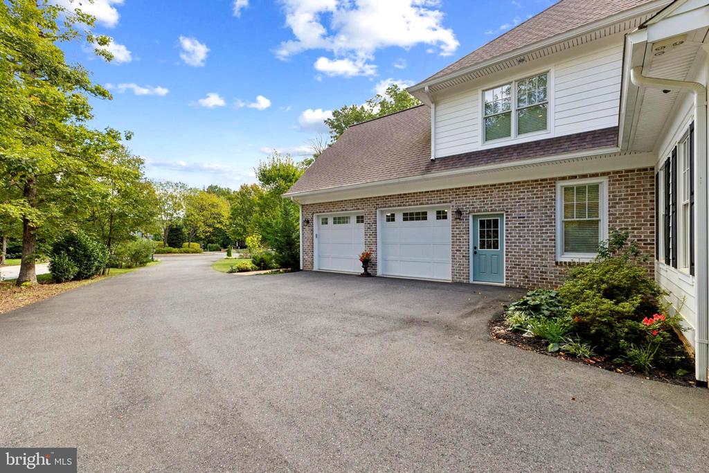 11201 KNOLLS END, SPOTSYLVANIA, Virginia 22551, 5 Bedrooms Bedrooms, ,4 BathroomsBathrooms,Residential,11201 KNOLLS END,VASP2040132 MLS # VASP2040132