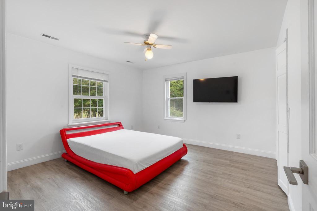 19 TWIN SPRINGS DR, FREDERICKSBURG, Virginia 22407, 5 Bedrooms Bedrooms, ,4 BathroomsBathrooms,Residential,19 TWIN SPRINGS DR,VASP2040192 MLS # VASP2040192