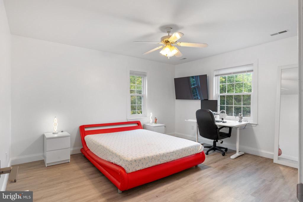 19 TWIN SPRINGS DR, FREDERICKSBURG, Virginia 22407, 5 Bedrooms Bedrooms, ,4 BathroomsBathrooms,Residential,19 TWIN SPRINGS DR,VASP2040192 MLS # VASP2040192