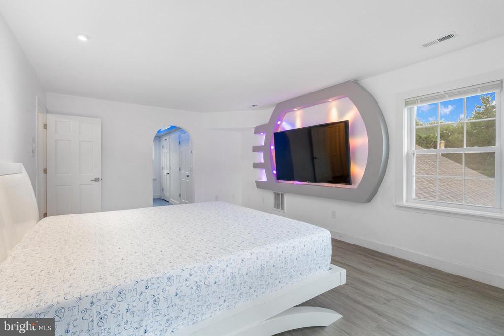 19 TWIN SPRINGS DR, FREDERICKSBURG, Virginia 22407, 5 Bedrooms Bedrooms, ,4 BathroomsBathrooms,Residential,19 TWIN SPRINGS DR,VASP2040192 MLS # VASP2040192