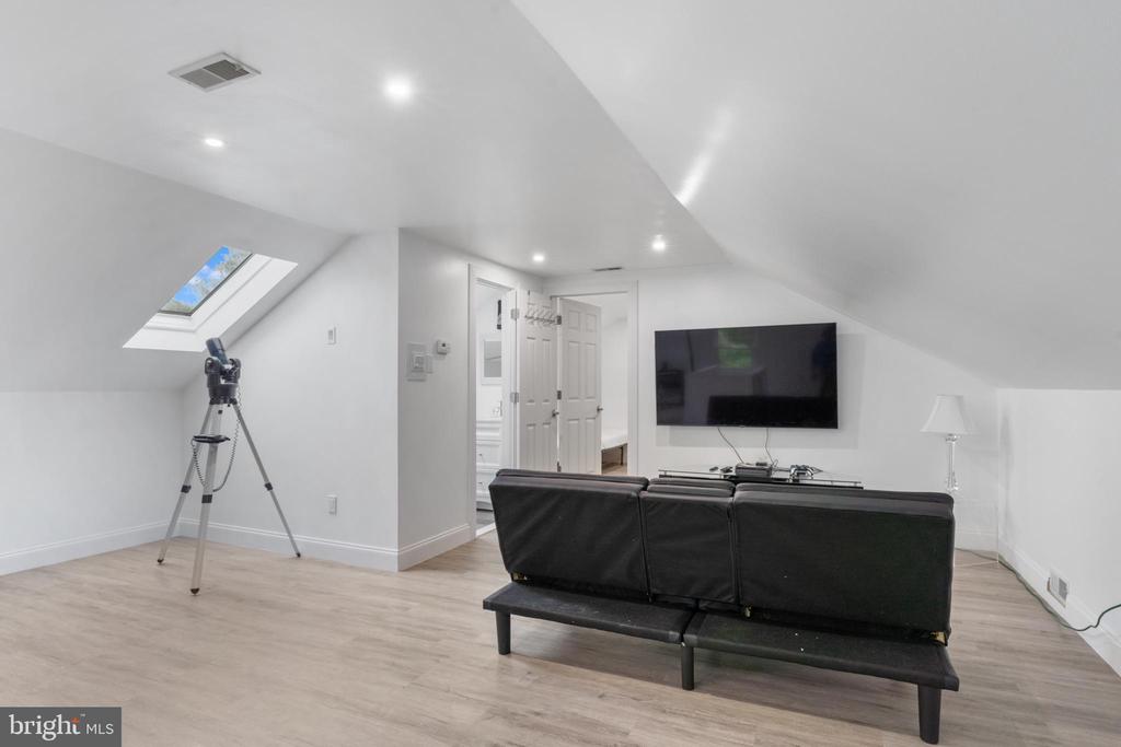 19 TWIN SPRINGS DR, FREDERICKSBURG, Virginia 22407, 5 Bedrooms Bedrooms, ,4 BathroomsBathrooms,Residential,19 TWIN SPRINGS DR,VASP2040192 MLS # VASP2040192