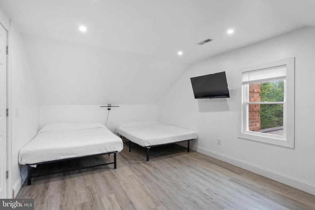 19 TWIN SPRINGS DR, FREDERICKSBURG, Virginia 22407, 5 Bedrooms Bedrooms, ,4 BathroomsBathrooms,Residential,19 TWIN SPRINGS DR,VASP2040192 MLS # VASP2040192