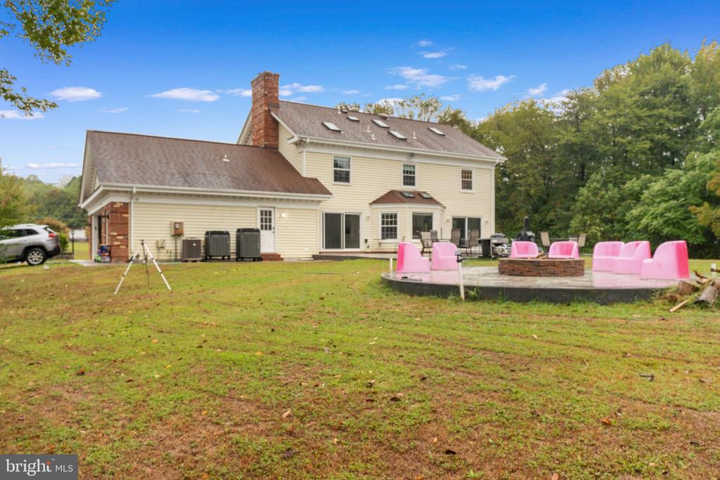 19 TWIN SPRINGS DR, FREDERICKSBURG, Virginia 22407, 5 Bedrooms Bedrooms, ,4 BathroomsBathrooms,Residential,19 TWIN SPRINGS DR,VASP2040192 MLS # VASP2040192