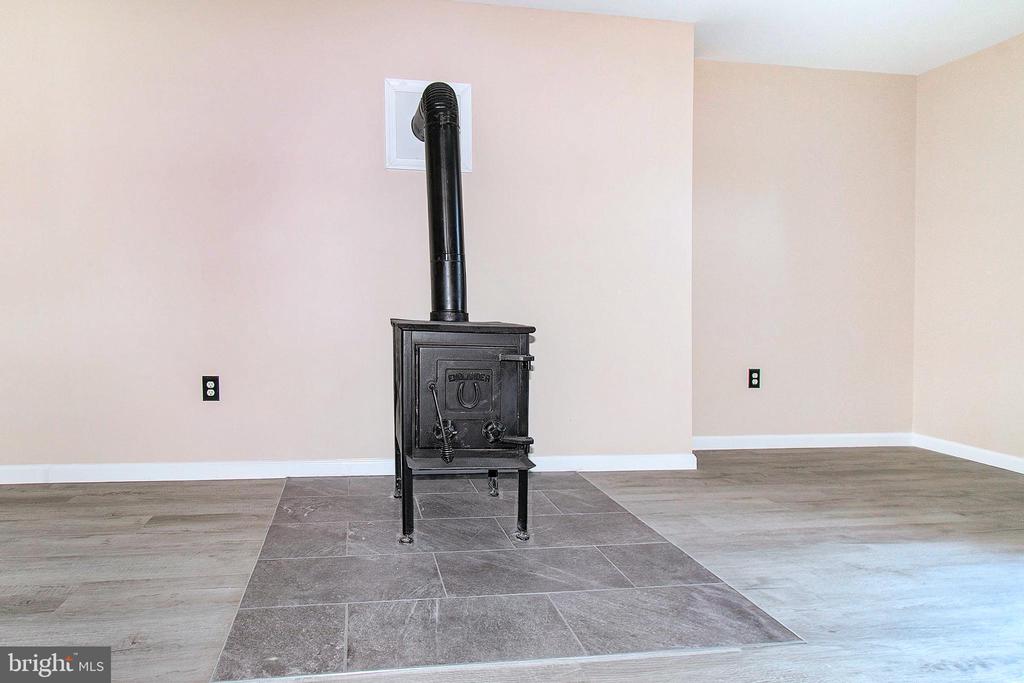 6437 JEFFERSONTON RD, JEFFERSONTON, Virginia 22724, 4 Bedrooms Bedrooms, ,3 BathroomsBathrooms,Residential,6437 JEFFERSONTON RD,VACU2012976 MLS # VACU2012976