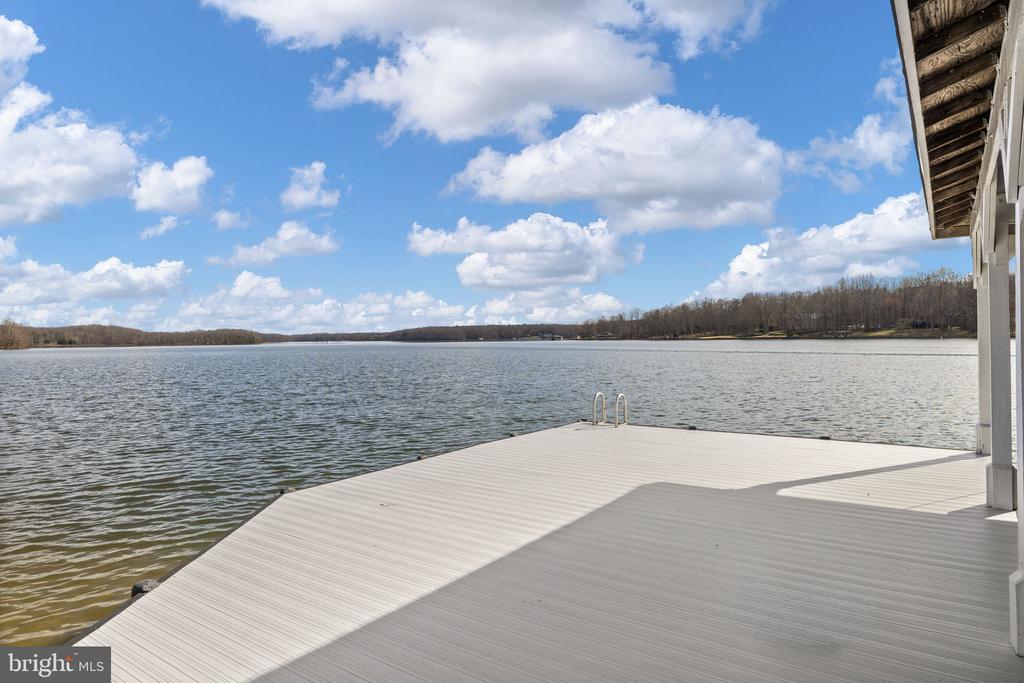 6109 LAKE FRONT WAY, SPOTSYLVANIA, Virginia 22551, 5 Bedrooms Bedrooms, ,6 BathroomsBathrooms,Residential,6109 LAKE FRONT WAY,VASP2039924 MLS # VASP2039924