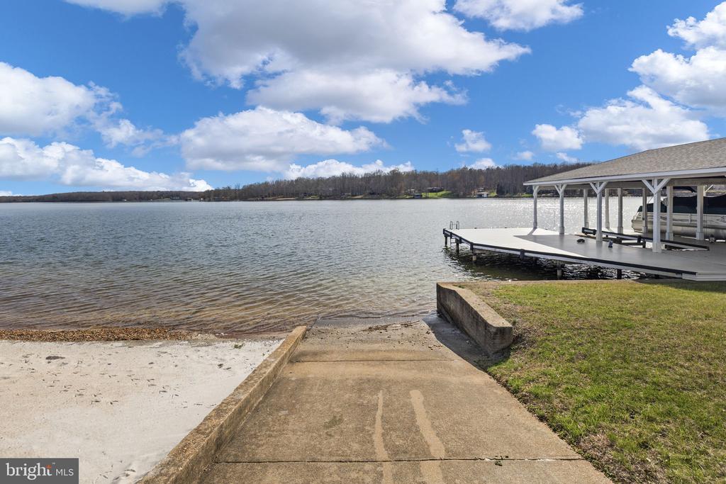 6109 LAKE FRONT WAY, SPOTSYLVANIA, Virginia 22551, 5 Bedrooms Bedrooms, ,6 BathroomsBathrooms,Residential,6109 LAKE FRONT WAY,VASP2039924 MLS # VASP2039924
