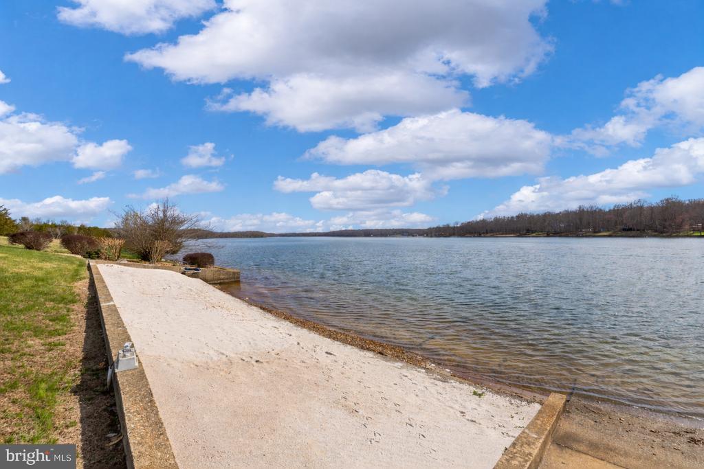 6109 LAKE FRONT WAY, SPOTSYLVANIA, Virginia 22551, 5 Bedrooms Bedrooms, ,6 BathroomsBathrooms,Residential,6109 LAKE FRONT WAY,VASP2039924 MLS # VASP2039924