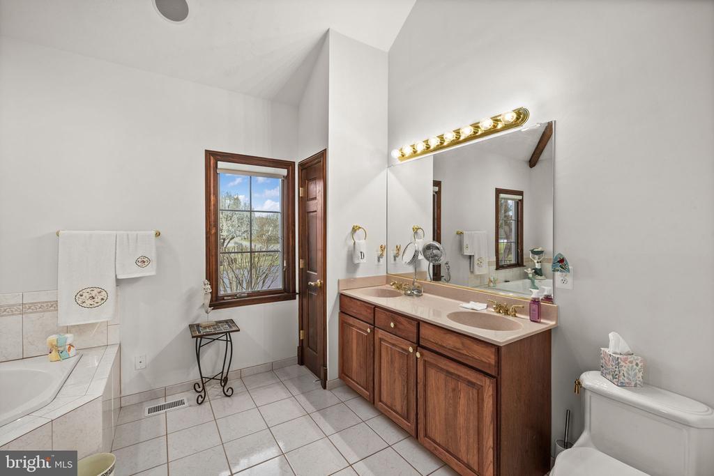 6109 LAKE FRONT WAY, SPOTSYLVANIA, Virginia 22551, 5 Bedrooms Bedrooms, ,6 BathroomsBathrooms,Residential,6109 LAKE FRONT WAY,VASP2039924 MLS # VASP2039924