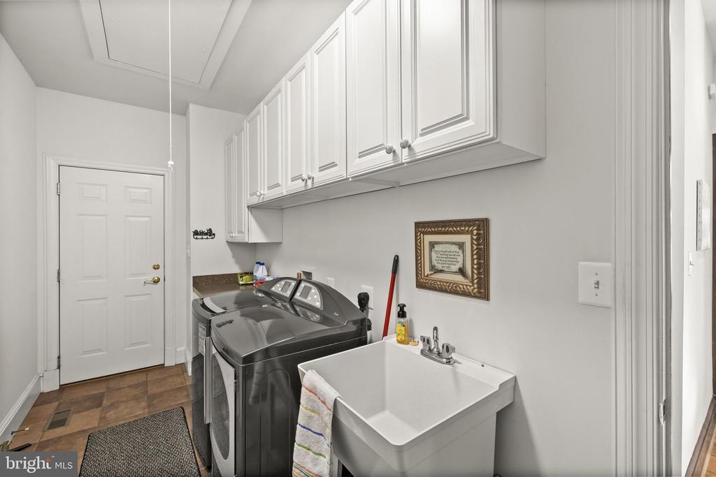 6109 LAKE FRONT WAY, SPOTSYLVANIA, Virginia 22551, 5 Bedrooms Bedrooms, ,6 BathroomsBathrooms,Residential,6109 LAKE FRONT WAY,VASP2039924 MLS # VASP2039924