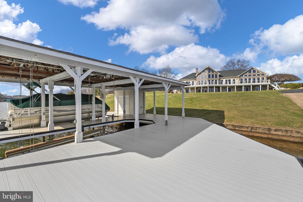 6109 LAKE FRONT WAY, SPOTSYLVANIA, Virginia 22551, 5 Bedrooms Bedrooms, ,6 BathroomsBathrooms,Residential,6109 LAKE FRONT WAY,VASP2039924 MLS # VASP2039924