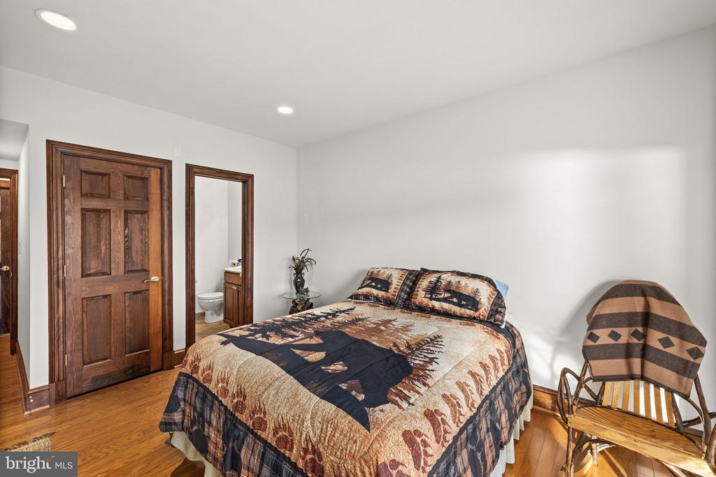 6109 LAKE FRONT WAY, SPOTSYLVANIA, Virginia 22551, 5 Bedrooms Bedrooms, ,6 BathroomsBathrooms,Residential,6109 LAKE FRONT WAY,VASP2039924 MLS # VASP2039924