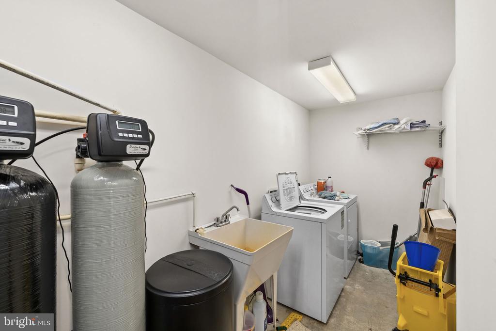 6109 LAKE FRONT WAY, SPOTSYLVANIA, Virginia 22551, 5 Bedrooms Bedrooms, ,6 BathroomsBathrooms,Residential,6109 LAKE FRONT WAY,VASP2039924 MLS # VASP2039924