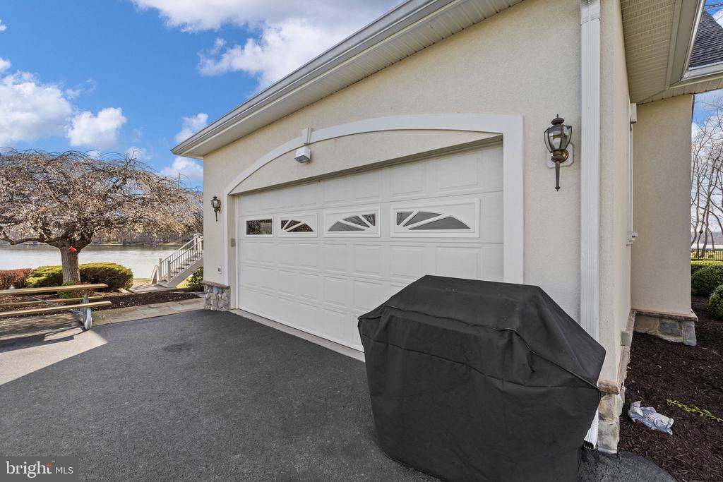 6109 LAKE FRONT WAY, SPOTSYLVANIA, Virginia 22551, 5 Bedrooms Bedrooms, ,6 BathroomsBathrooms,Residential,6109 LAKE FRONT WAY,VASP2039924 MLS # VASP2039924