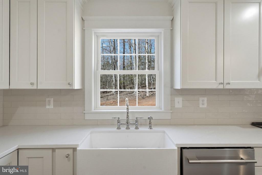 15421 QUAIL RIDGE DR, AMISSVILLE, Virginia 20106, 4 Bedrooms Bedrooms, ,3 BathroomsBathrooms,Residential,15421 QUAIL RIDGE DR,VACU2013028 MLS # VACU2013028