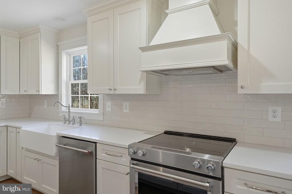 15421 QUAIL RIDGE DR, AMISSVILLE, Virginia 20106, 4 Bedrooms Bedrooms, ,3 BathroomsBathrooms,Residential,15421 QUAIL RIDGE DR,VACU2013028 MLS # VACU2013028