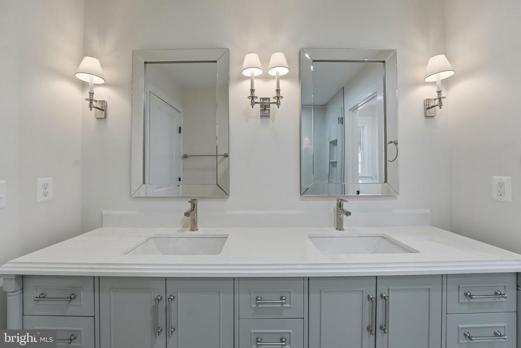 15421 QUAIL RIDGE DR, AMISSVILLE, Virginia 20106, 4 Bedrooms Bedrooms, ,3 BathroomsBathrooms,Residential,15421 QUAIL RIDGE DR,VACU2013028 MLS # VACU2013028