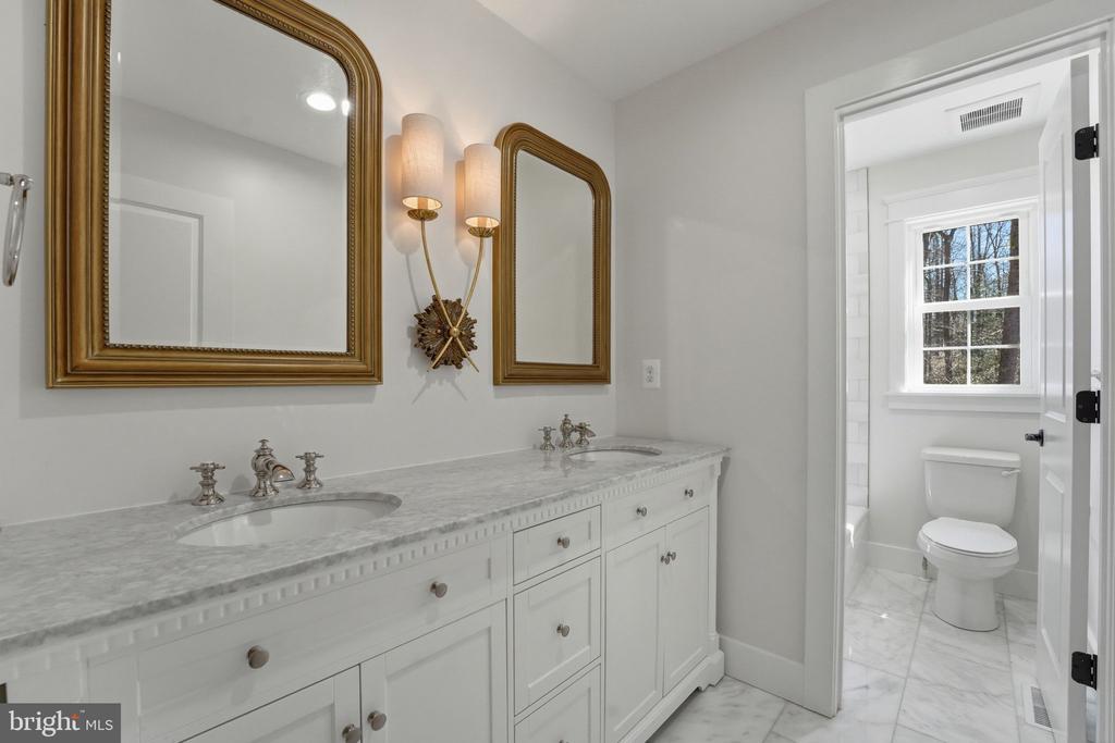 15421 QUAIL RIDGE DR, AMISSVILLE, Virginia 20106, 4 Bedrooms Bedrooms, ,3 BathroomsBathrooms,Residential,15421 QUAIL RIDGE DR,VACU2013028 MLS # VACU2013028