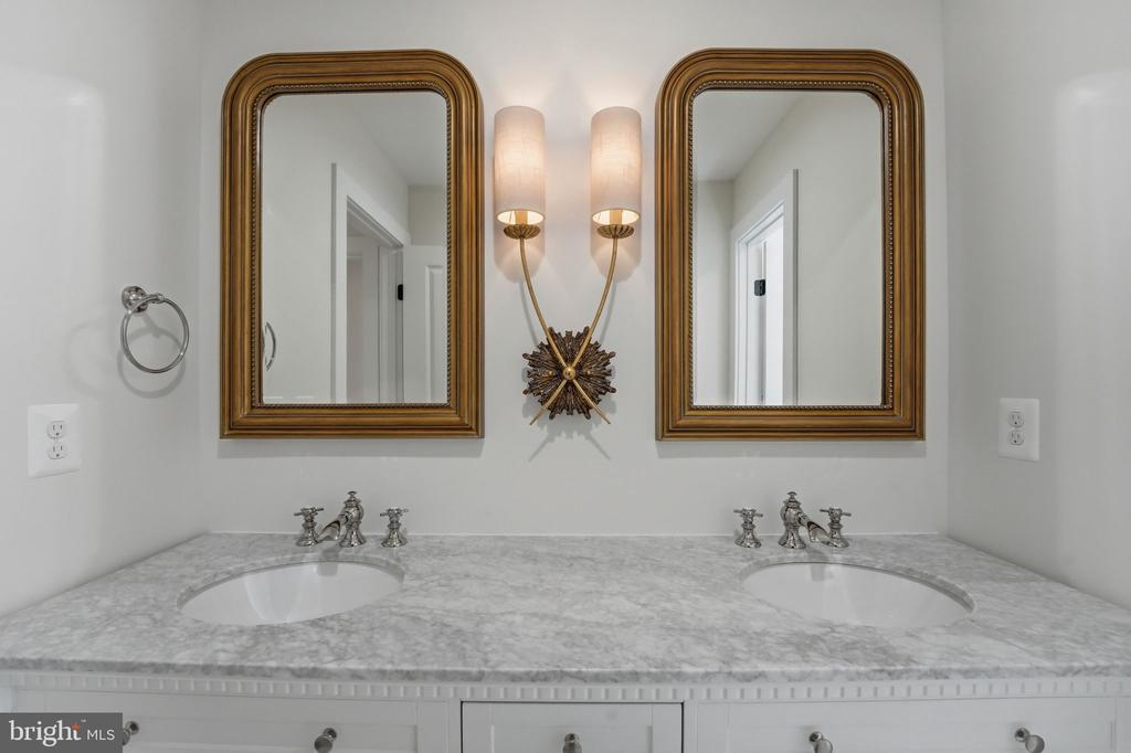 15421 QUAIL RIDGE DR, AMISSVILLE, Virginia 20106, 4 Bedrooms Bedrooms, ,3 BathroomsBathrooms,Residential,15421 QUAIL RIDGE DR,VACU2013028 MLS # VACU2013028