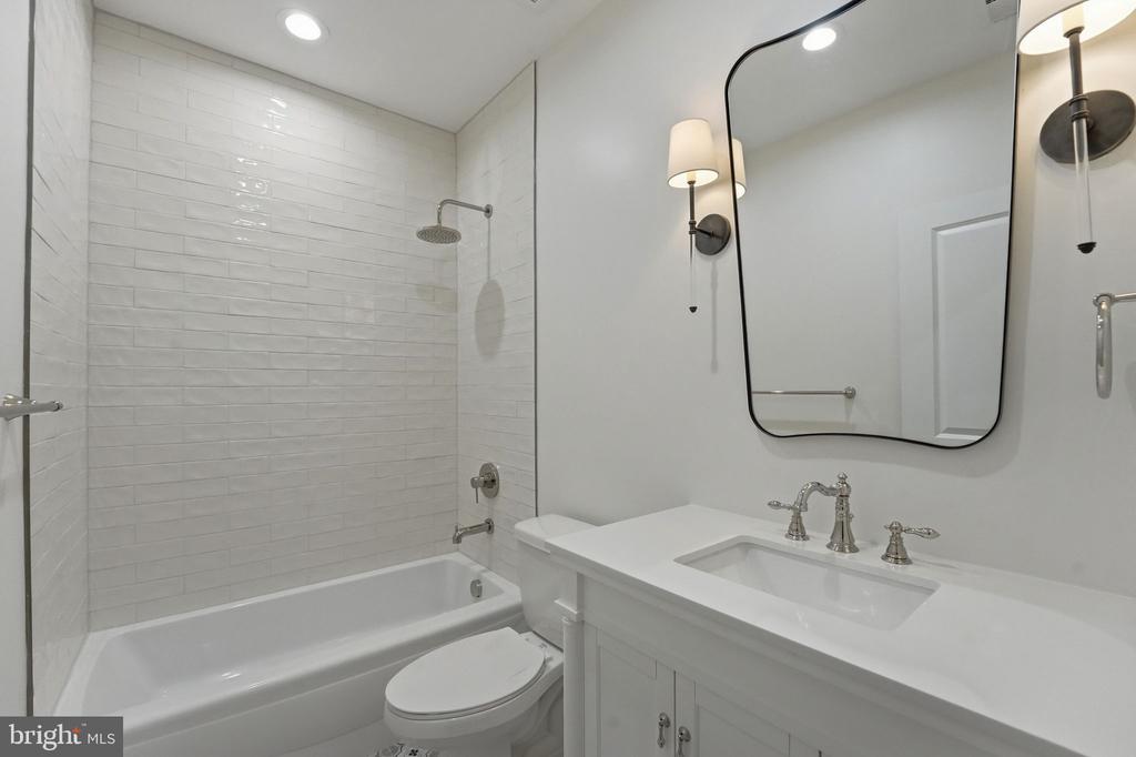 15421 QUAIL RIDGE DR, AMISSVILLE, Virginia 20106, 4 Bedrooms Bedrooms, ,3 BathroomsBathrooms,Residential,15421 QUAIL RIDGE DR,VACU2013028 MLS # VACU2013028