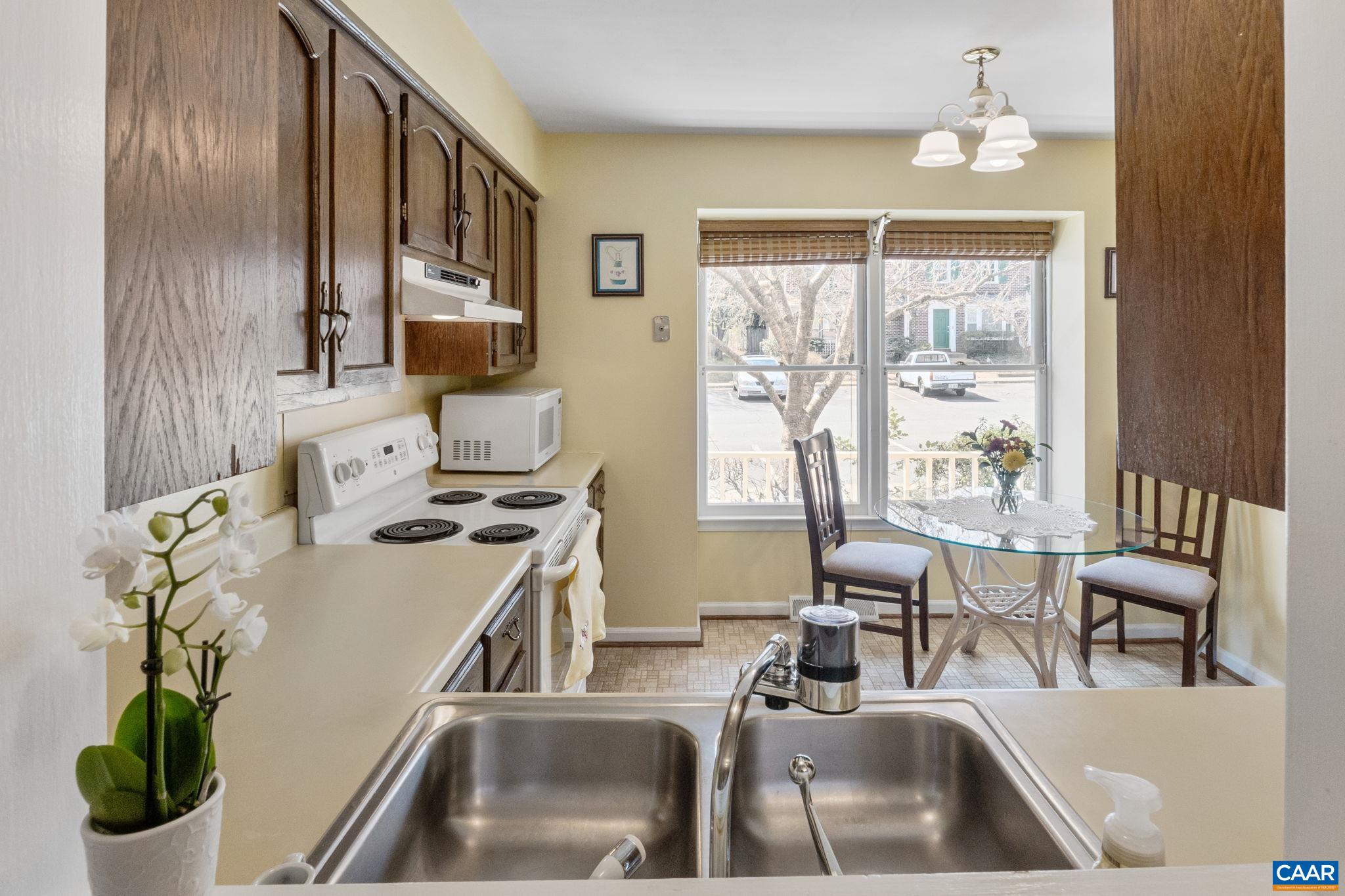 940 HUNTWOOD LN, CHARLOTTESVILLE, Virginia 22901, 3 Bedrooms Bedrooms, ,2 BathroomsBathrooms,Residential,940 HUNTWOOD LN,674683 MLS # 674683