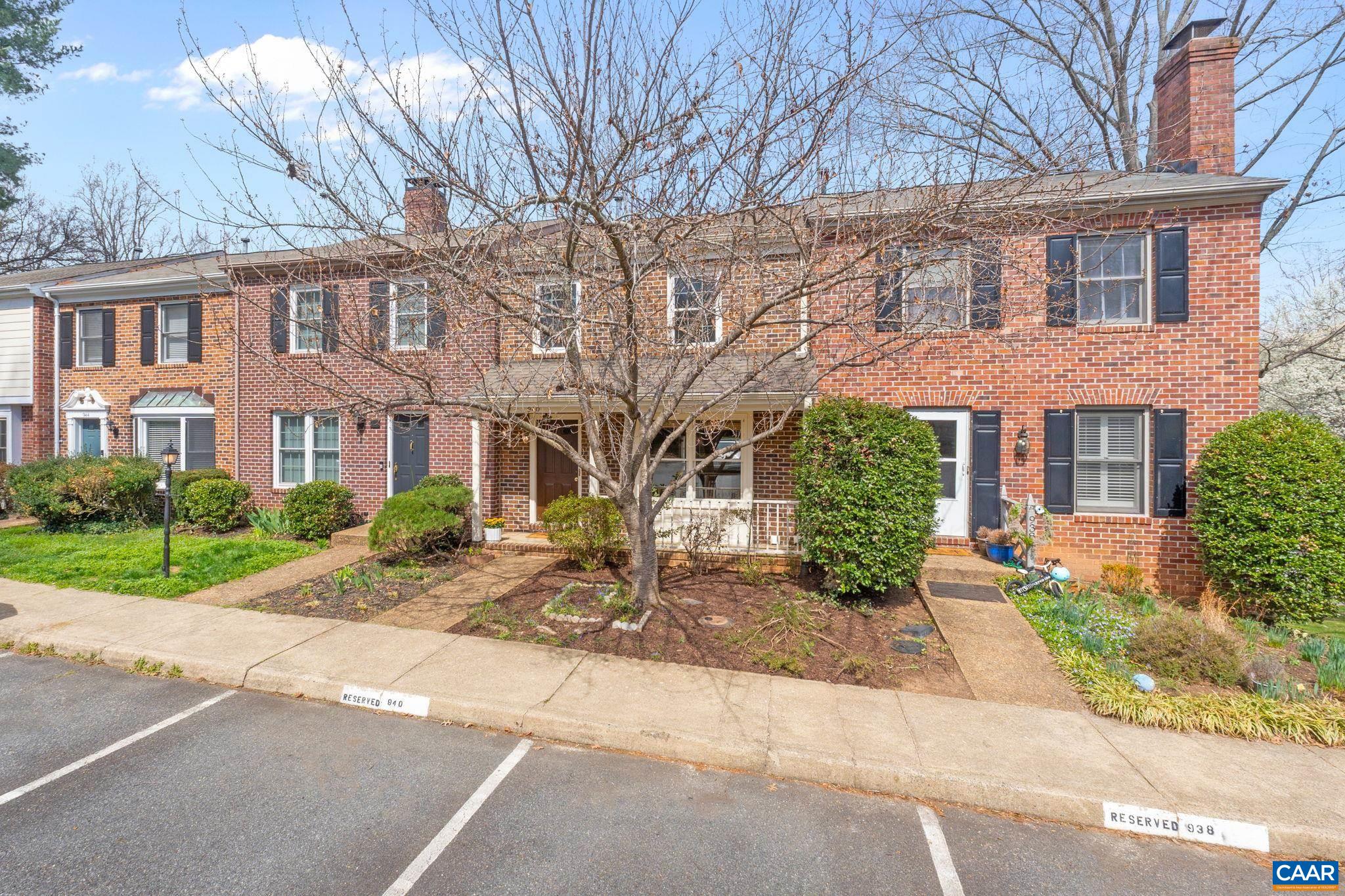 940 HUNTWOOD LN, CHARLOTTESVILLE, Virginia 22901, 3 Bedrooms Bedrooms, ,2 BathroomsBathrooms,Residential,940 HUNTWOOD LN,674683 MLS # 674683