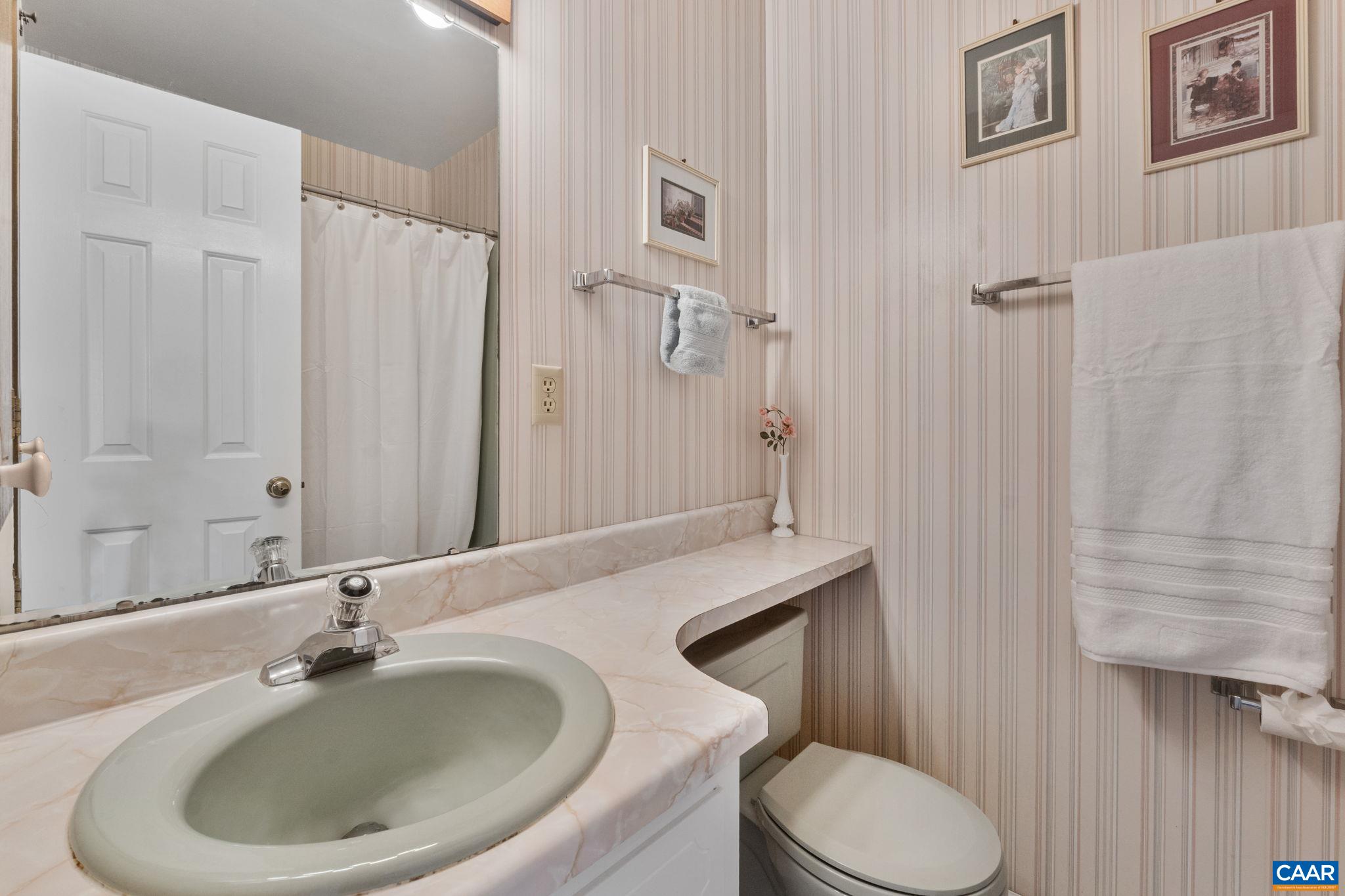 940 HUNTWOOD LN, CHARLOTTESVILLE, Virginia 22901, 3 Bedrooms Bedrooms, ,2 BathroomsBathrooms,Residential,940 HUNTWOOD LN,674683 MLS # 674683