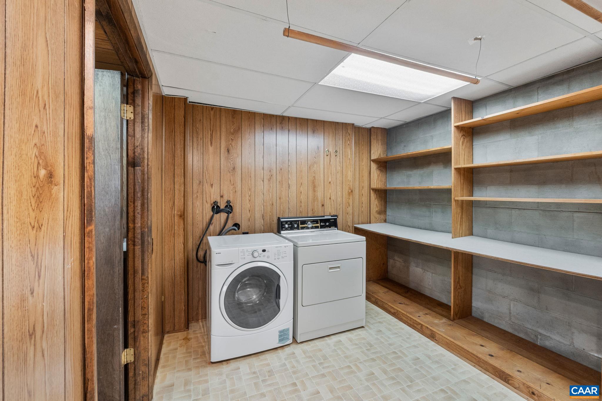 940 HUNTWOOD LN, CHARLOTTESVILLE, Virginia 22901, 3 Bedrooms Bedrooms, ,2 BathroomsBathrooms,Residential,940 HUNTWOOD LN,674683 MLS # 674683