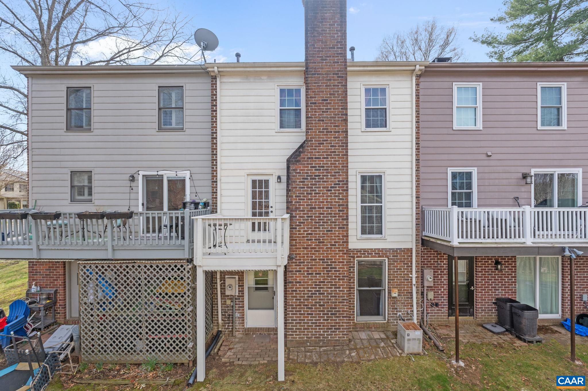 940 HUNTWOOD LN, CHARLOTTESVILLE, Virginia 22901, 3 Bedrooms Bedrooms, ,2 BathroomsBathrooms,Residential,940 HUNTWOOD LN,674683 MLS # 674683