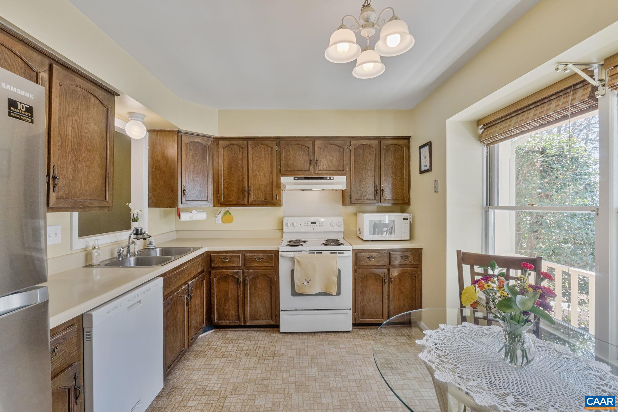 940 HUNTWOOD LN, CHARLOTTESVILLE, Virginia 22901, 3 Bedrooms Bedrooms, ,2 BathroomsBathrooms,Residential,940 HUNTWOOD LN,674683 MLS # 674683