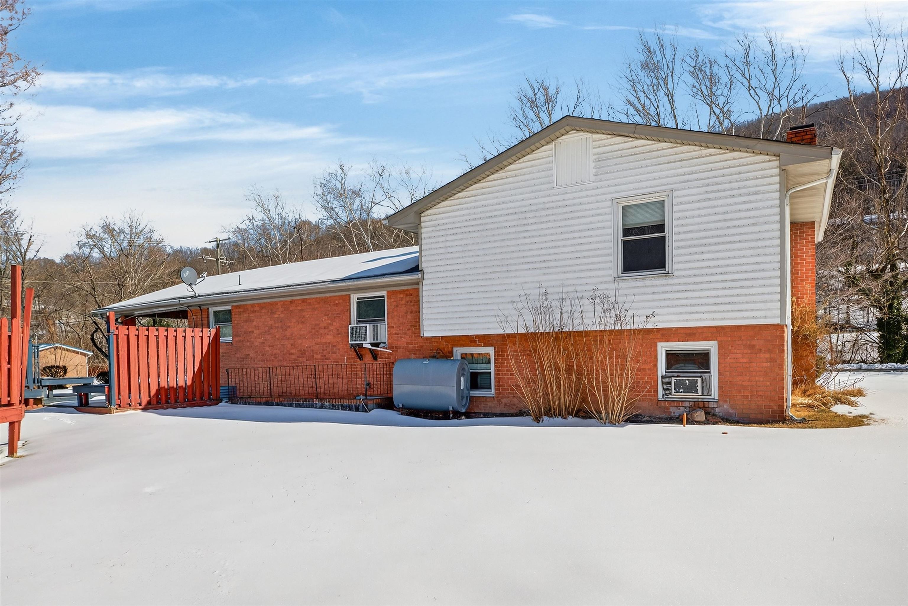 3010 VALLEY RIDGE RD, COVINGTON, Virginia 24426, 4 Bedrooms Bedrooms, ,2 BathroomsBathrooms,Residential,3010 VALLEY RIDGE RD,673044 MLS # 673044