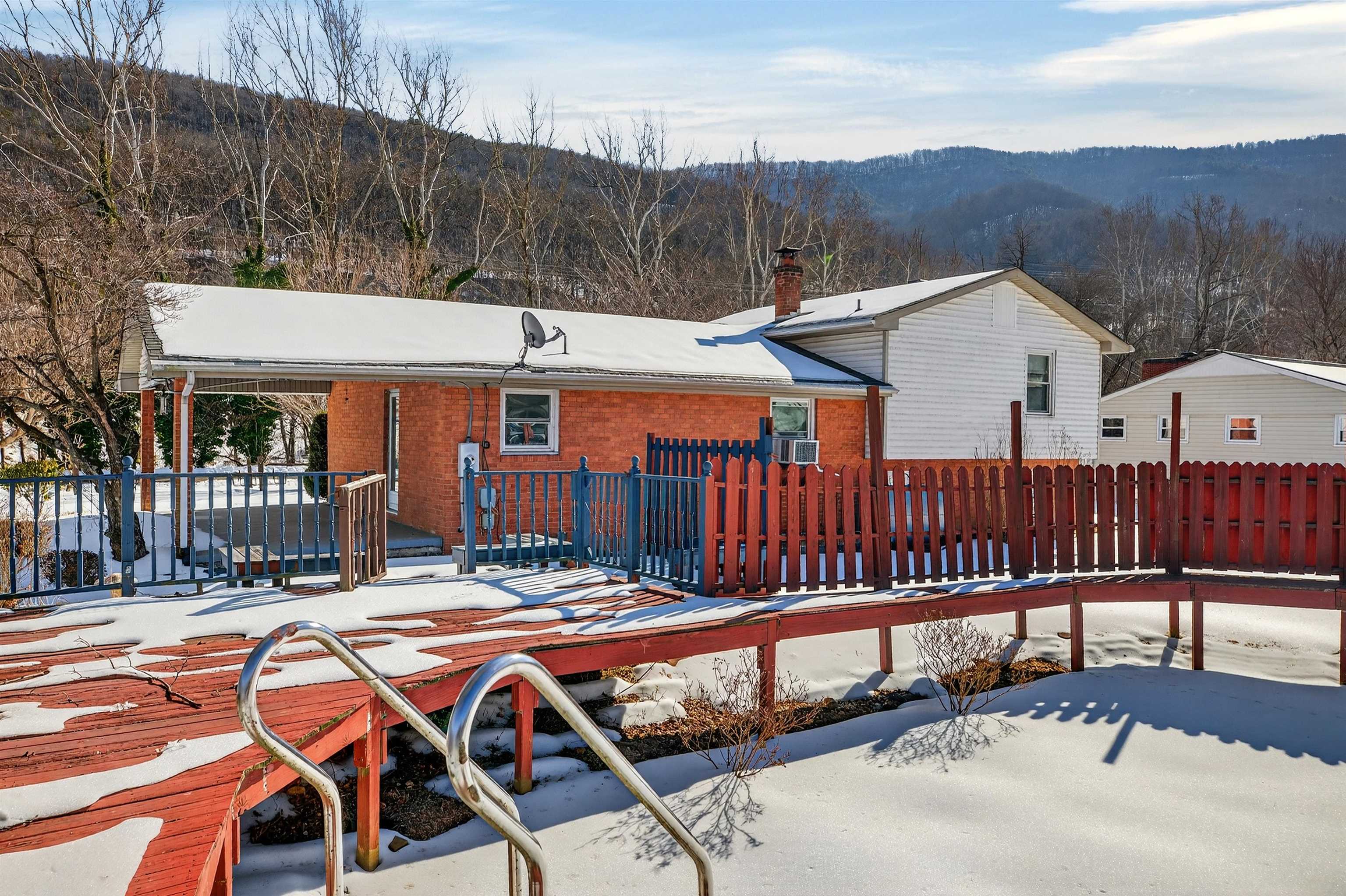 3010 VALLEY RIDGE RD, COVINGTON, Virginia 24426, 4 Bedrooms Bedrooms, ,2 BathroomsBathrooms,Residential,3010 VALLEY RIDGE RD,673044 MLS # 673044