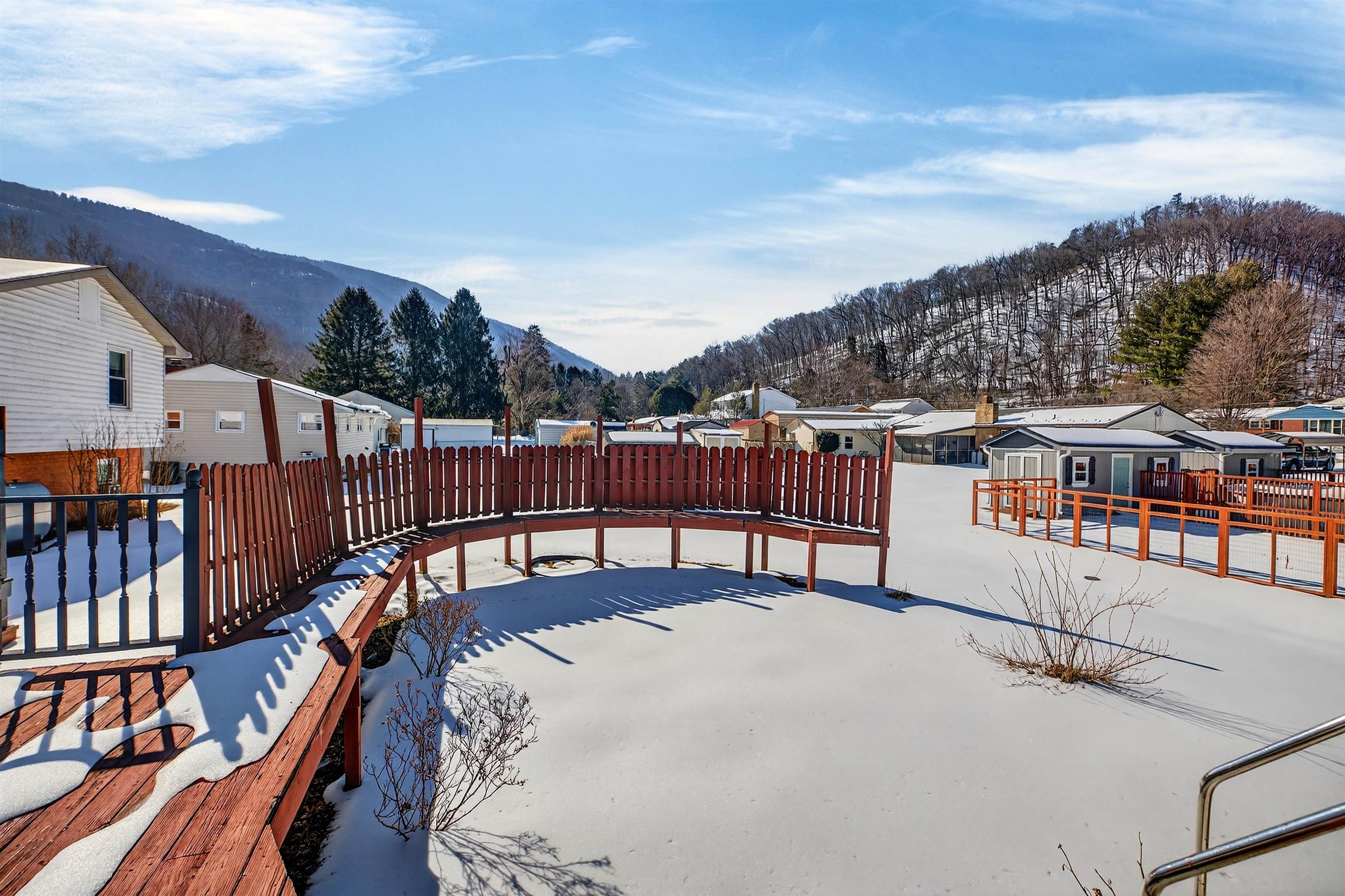 3010 VALLEY RIDGE RD, COVINGTON, Virginia 24426, 4 Bedrooms Bedrooms, ,2 BathroomsBathrooms,Residential,3010 VALLEY RIDGE RD,673044 MLS # 673044