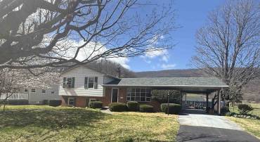 3010 VALLEY RIDGE RD, COVINGTON, Virginia 24426, 4 Bedrooms Bedrooms, ,2 BathroomsBathrooms,Residential,3010 VALLEY RIDGE RD,673044 MLS # 673044
