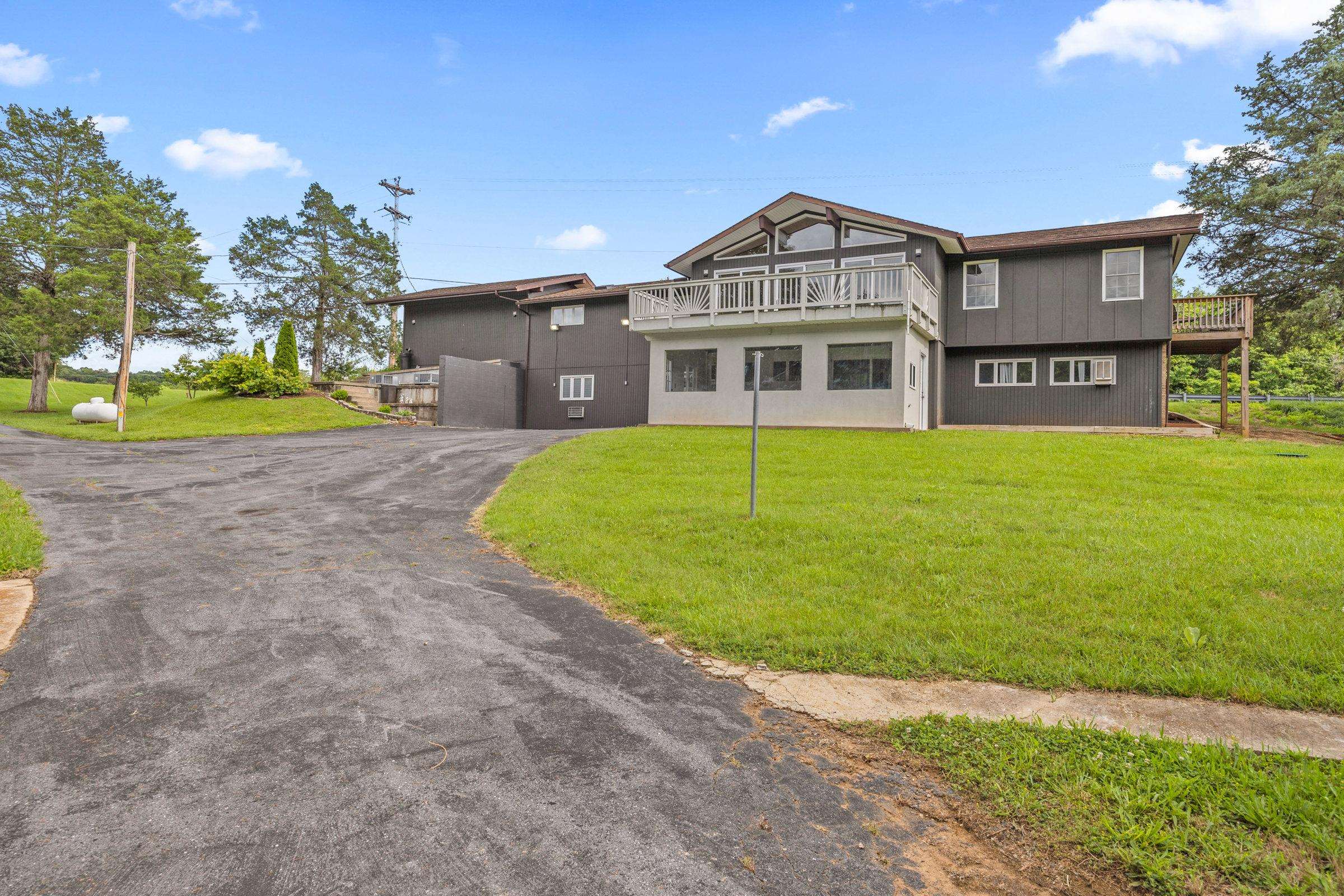 2370 US HWY 211 W, LURAY, Virginia 22835, 4 Bedrooms Bedrooms, ,3 BathroomsBathrooms,Residential,2370 US HWY 211 W,674692 MLS # 674692