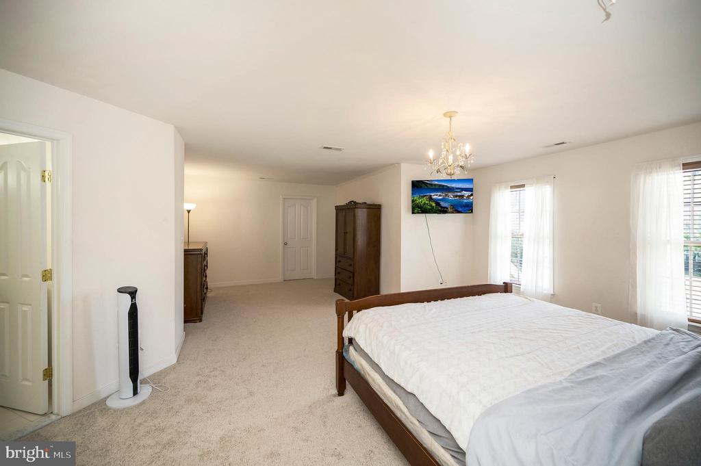 11917 BIG BEN BLVD, FREDERICKSBURG, Virginia 22407, 4 Bedrooms Bedrooms, ,3 BathroomsBathrooms,Residential,11917 BIG BEN BLVD,VASP2035274 MLS # VASP2035274