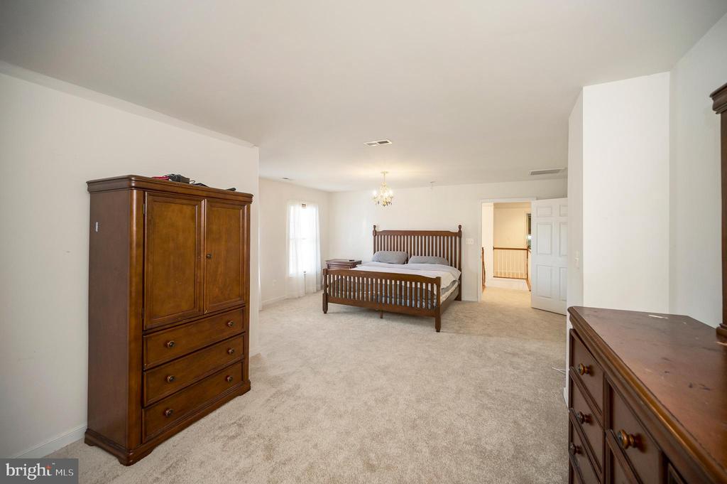 11917 BIG BEN BLVD, FREDERICKSBURG, Virginia 22407, 4 Bedrooms Bedrooms, ,3 BathroomsBathrooms,Residential,11917 BIG BEN BLVD,VASP2035274 MLS # VASP2035274