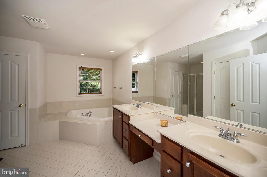 11917 BIG BEN BLVD, FREDERICKSBURG, Virginia 22407, 4 Bedrooms Bedrooms, ,3 BathroomsBathrooms,Residential,11917 BIG BEN BLVD,VASP2035274 MLS # VASP2035274