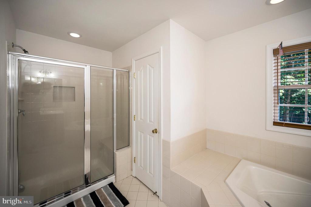 11917 BIG BEN BLVD, FREDERICKSBURG, Virginia 22407, 4 Bedrooms Bedrooms, ,3 BathroomsBathrooms,Residential,11917 BIG BEN BLVD,VASP2035274 MLS # VASP2035274