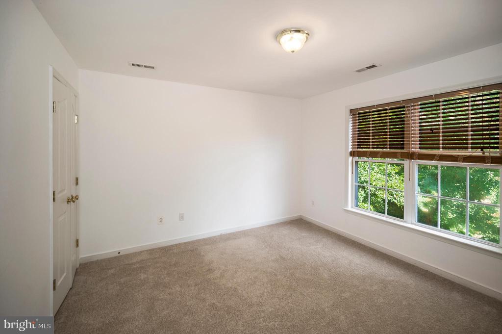 11917 BIG BEN BLVD, FREDERICKSBURG, Virginia 22407, 4 Bedrooms Bedrooms, ,3 BathroomsBathrooms,Residential,11917 BIG BEN BLVD,VASP2035274 MLS # VASP2035274