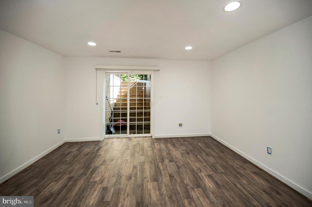 11917 BIG BEN BLVD, FREDERICKSBURG, Virginia 22407, 4 Bedrooms Bedrooms, ,3 BathroomsBathrooms,Residential,11917 BIG BEN BLVD,VASP2035274 MLS # VASP2035274